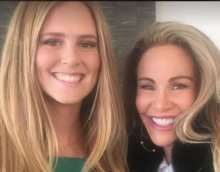   Tawny Kitaen con lei e Chuck Finley's daughter, Raine Finley