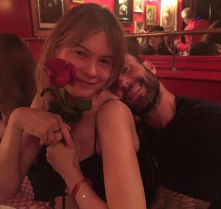  El cantante estadounidense Levin con su esposa, Prinsloo.