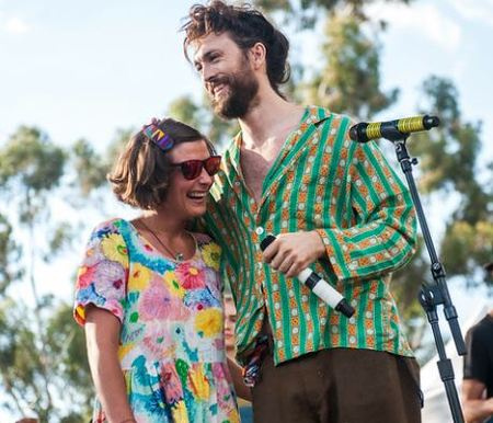 Edward Sharpe e Magnetic Zeroes se separaram de Jade Castrinos em junho de 2014.