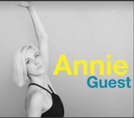 Annie Guest, la instructora de baile hija de la actriz de Holloween, Jamie Lee Curtis y Christopher Guest