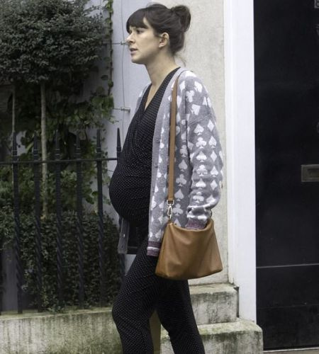 louise ford embarazada de su novio's Child