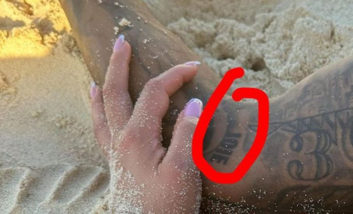 Trevon a un tatouage de sa petite amie's name, Joie.