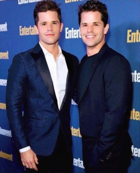 Charlie e Max são atores