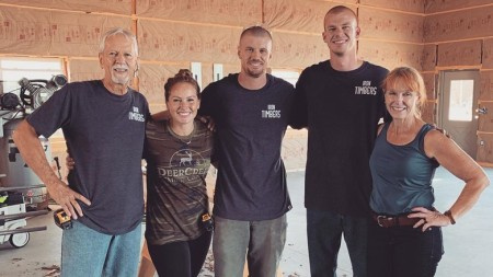Mina con sus hermanos y padres.