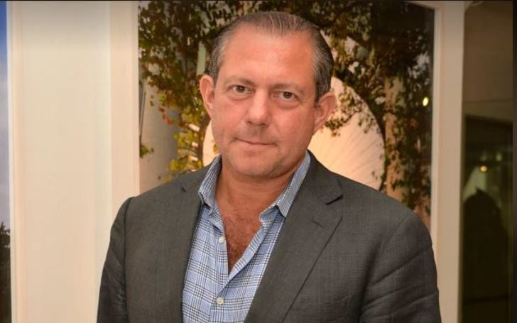   Harry Dubin - Con chi esce dopo le sue relazioni con numerose vere casalinghe?