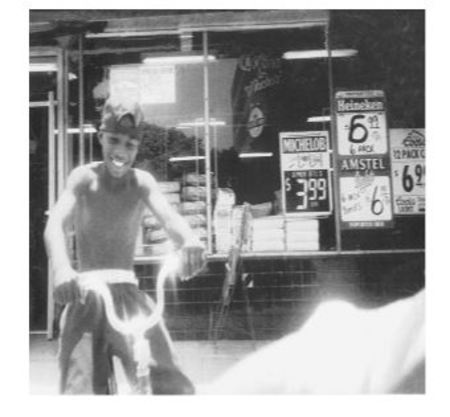   Symeon Mooney è il fratellastro minore defunto di Daryl e Dwayne Mooney