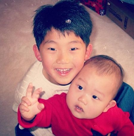   Mia Kim dois filhos,