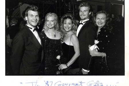Patrick Swayze con su esposa, Lisa Niemi; Marcia y su esposo, Don Swayze; y madre Patsy Swayze