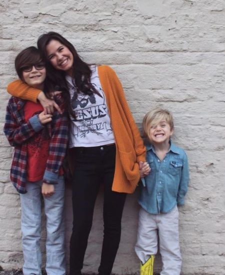Sunshine tem dois filhos com seu marido Crawford