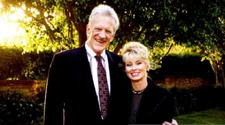   Janet Surtees heiratete James bis zu seinem Tod im Jahr 2011.