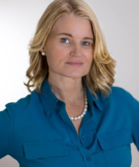   L'attrice canadese Ren Kennedy ha recitato in film, Eternal, Quando cadono le foglie d'autunno, Little Miss Mania, The Robbery.