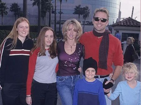 Chasen Joseph Schneider con su familia.