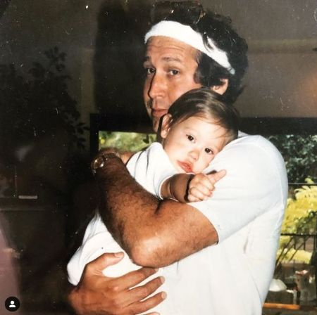 Caley Chase com seu pai Chevy Chase