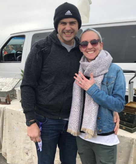 Luc Coulier ist mit seiner langjährigen Freundin Alex Cochran verlobt