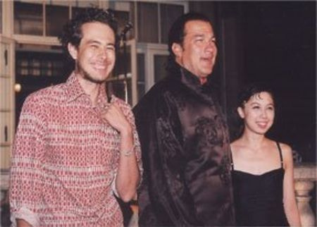 Kentaro con su padre y su hermana menor Ayako Fujitani