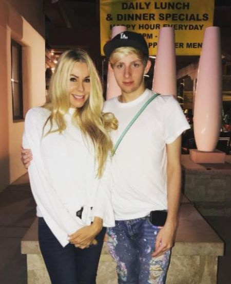 Sharise Ruddell com seu filho, Colt Seigel