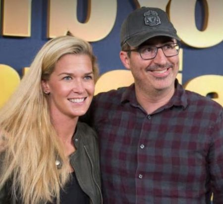 John Oliver com sua esposa e ativista militar, Kate Norley.