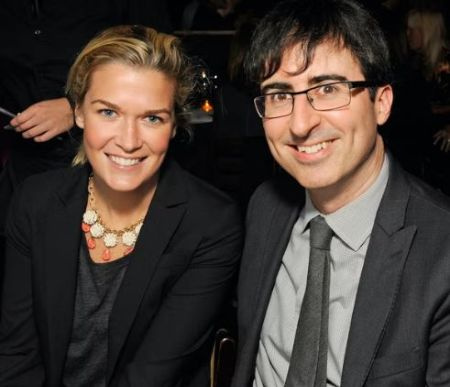 O vencedor do Emmy John Oliver e sua esposa Kate