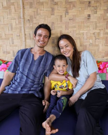   Ying Wiens con suo marito Mark e i loro figli