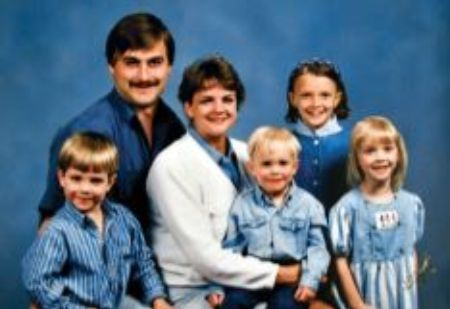   Heather Lueth con la sua famiglia