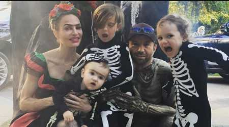 Jolene Blalock com o marido Michael Rapino e filhos