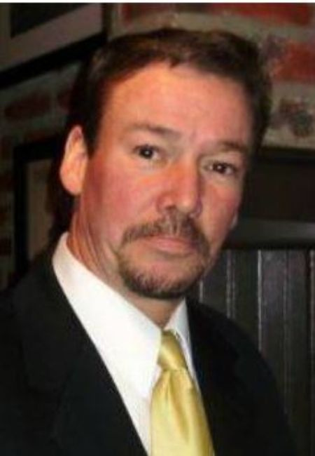   O ator Arthur Wahlberg também irmão do ator de Transformer Mark Wahlberg