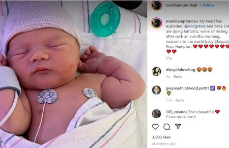 Recém-nascida Cleópatra através de seu pai's Instagram