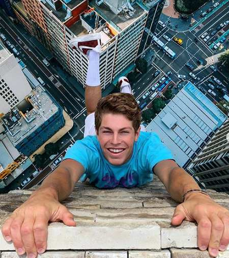   El Youtuber Ben Azelart