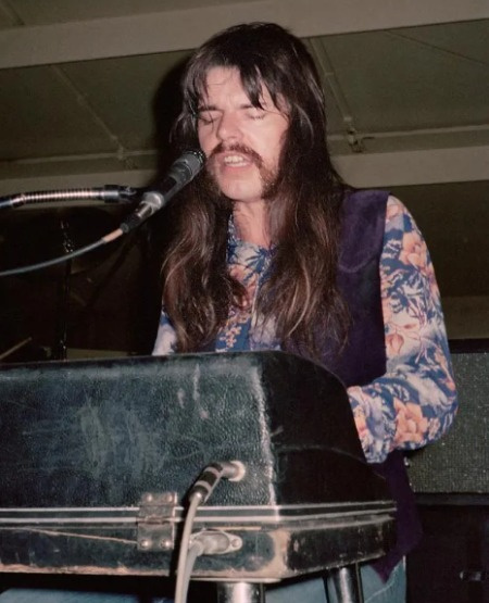   Renée Andrietti's ex-spouse is a musician