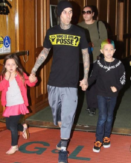  landon asher barker hermana y papá