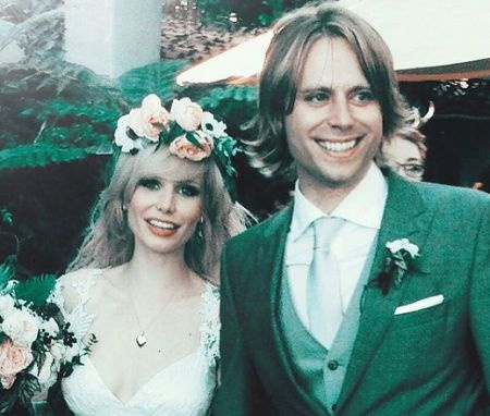 El matrimonio de Elizabeth Ashley Wharton con Will.