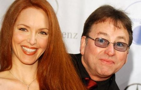 Stella Ritter's parents, John Ritter and Amy Yasbeck were married from 1999 to until John's death in 2003