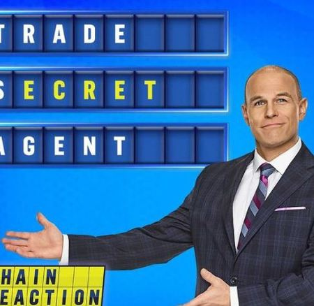   Dylan Lane ha ospitato il game show di GSN, Chain Reaction dal 2006 al 2007 e di nuovo nel 2021.