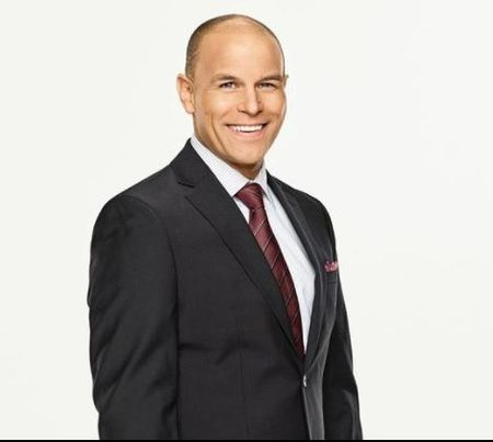   Prima di tornare a ospitare Chain Reaction nel febbraio 2021, Dylan lavorava come ingegnere.