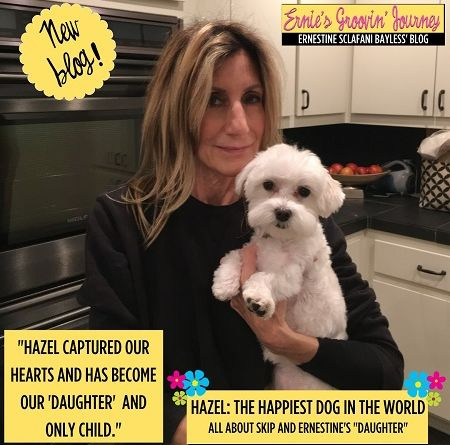   Salta con il suo cane.