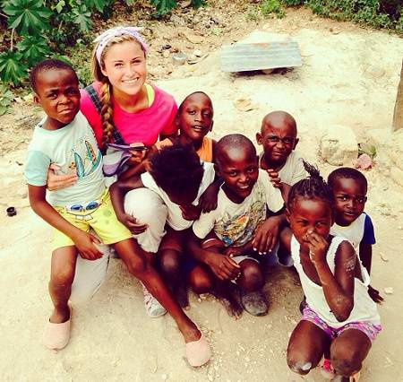   Carson sostiene Mission of Hope Haiti.