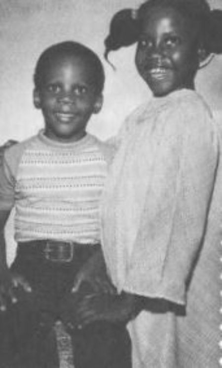   Arnett Simmons due bambini