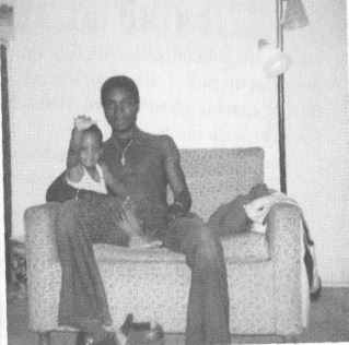   L'ex marito di Arnett Simmons, Joe, insieme al figlio DMX