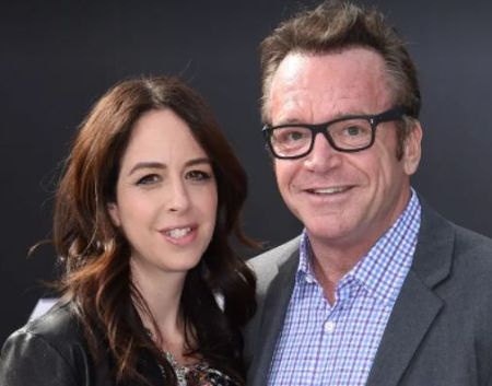 L'acteur de Roseanne Tom Arnold, à droite, avec son ex-femme et organisatrice de maison, décoratrice, Ashley Groussman.