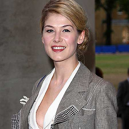   Rosamund Pike é uma atriz vencedora do Emmy