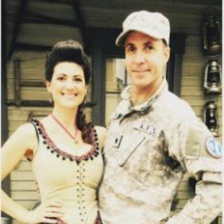   L'attore canadese Peter Benson e sua moglie Julia Benson come una giovane coppia