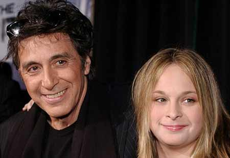   Julie Marie Pacino (derecha) con su padre Al Pacino (izquierda)