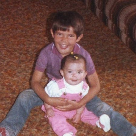   Tyler Farrell ha una sorella minore