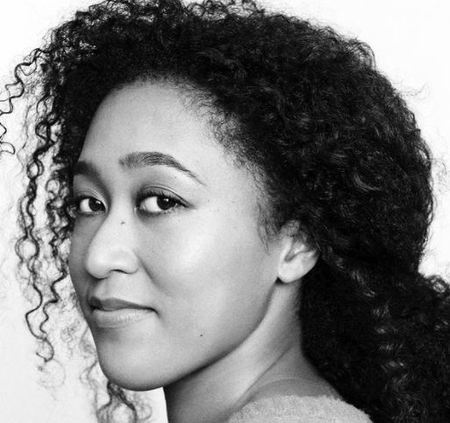 A Forbes informou que Naomi Osaka ganhou mais de US $ 60 milhões fora da quadra em 2021.