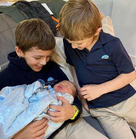   Brian Cushing ha tre figli con sua moglie Megan.