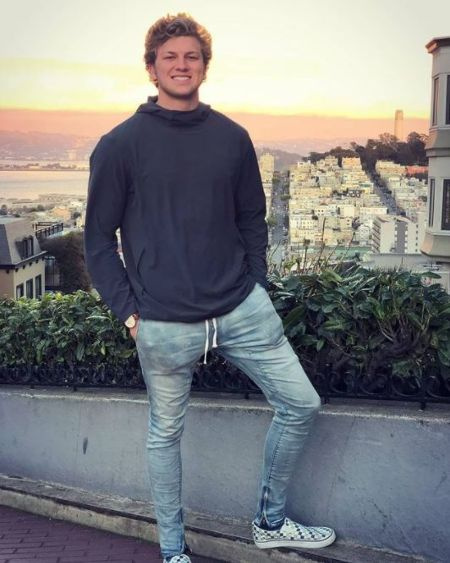   Jonas Harmer è un venditore gestito per professione