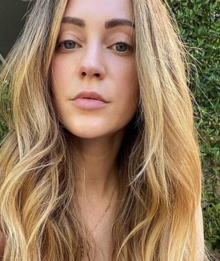 Sarah Urie, a esposa de Brendon Urie também estava no time de atletismo do ensino médio. Ela foi para o Michigan College of Beauty – Troy para estudar Estética.