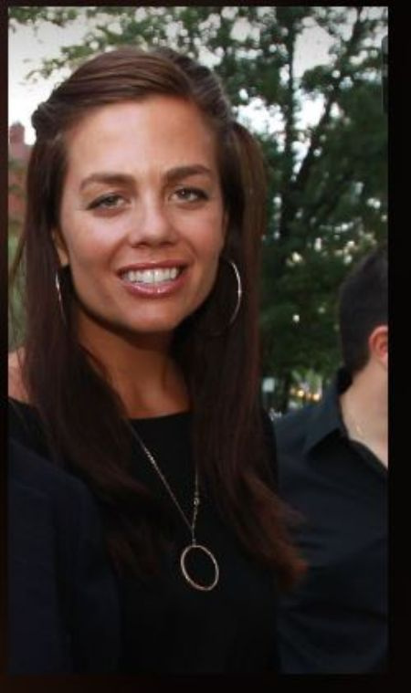 Consultor Técnico Sênior na Divisão Internacional da John Snow, Inc e Tom Brady's sister, Nancy Brady.