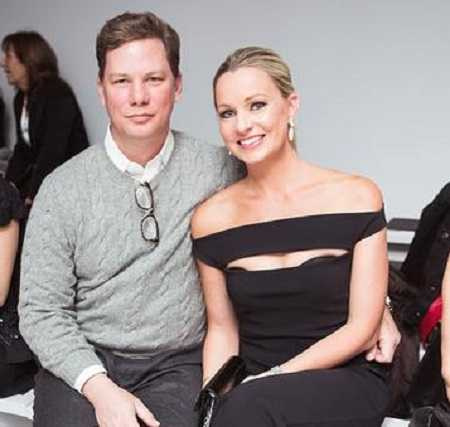   Sandra insieme a suo marito John.