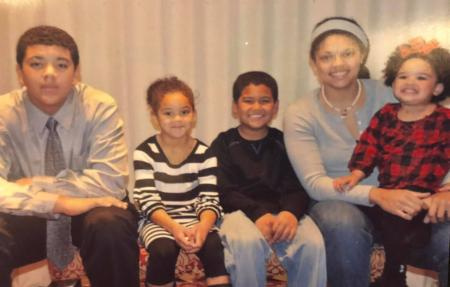   Senali Moss-Geschwister